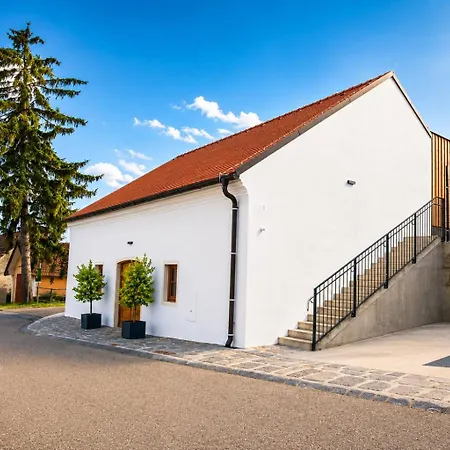 Weinrefugium Am Wagram - Weingut Oehlzelt Orman Evi