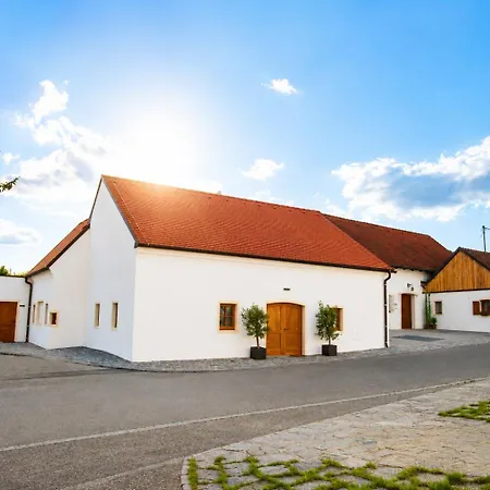 Weinrefugium Am Wagram - Weingut Oehlzelt Orman Evi